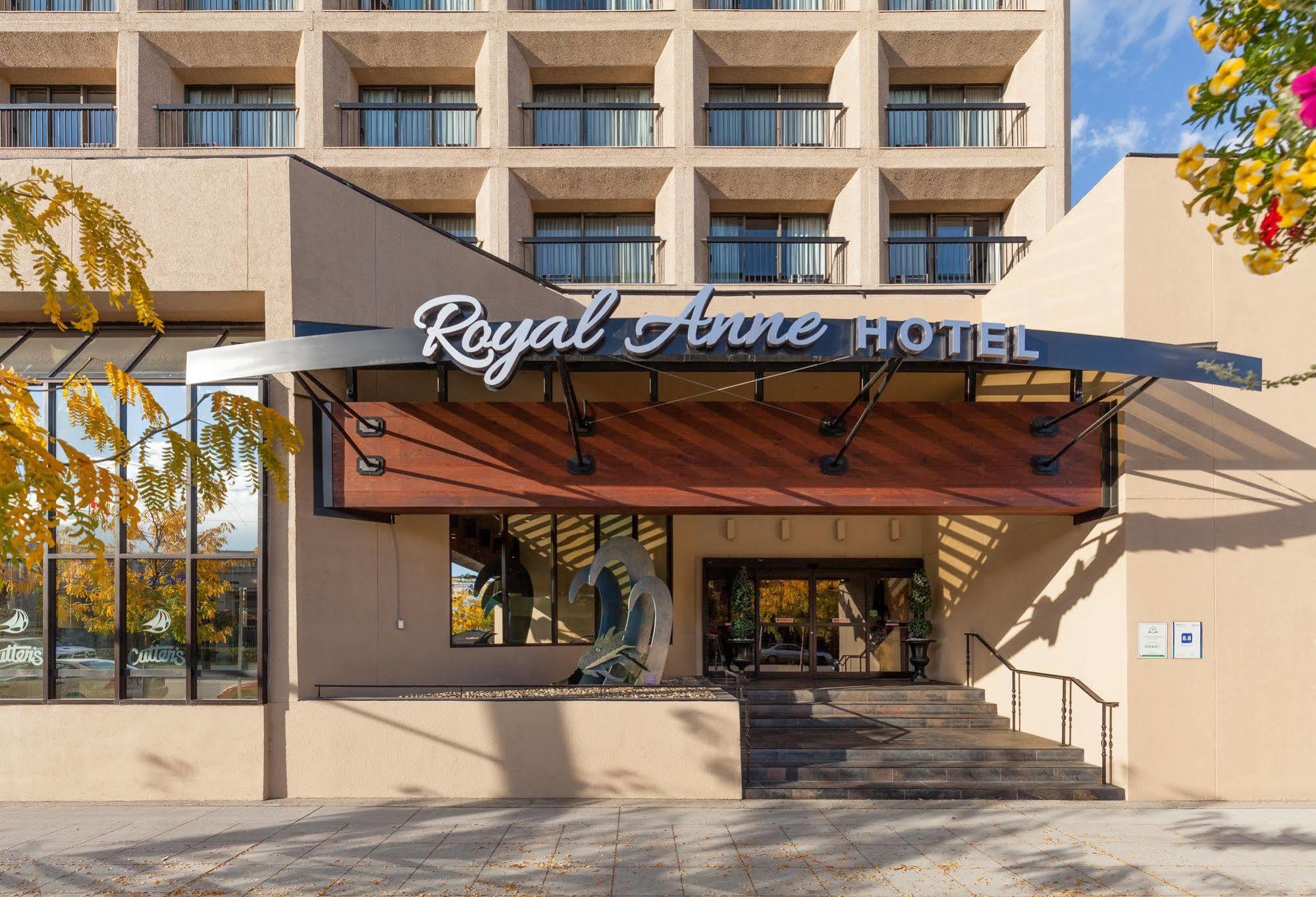 The Royal Anne Hotel Kelowna Exteriör bild